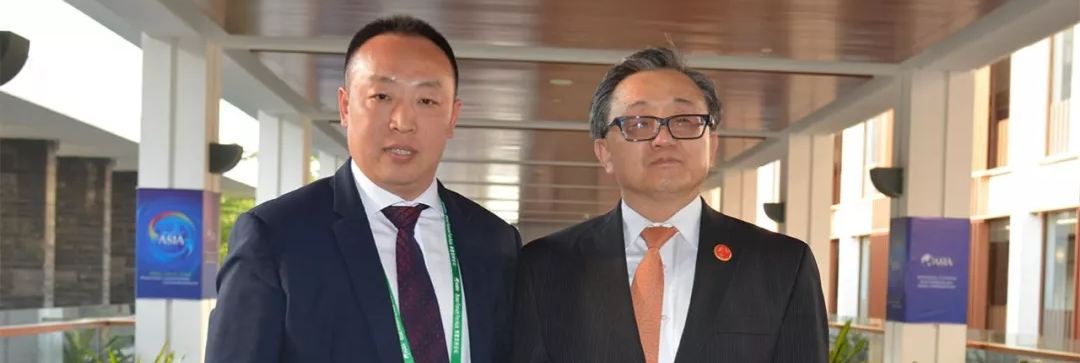 蜜桃传媒秘在线观看联合国副秘书长刘振民和赵章栓会长在博鳌亚洲论坛亲切交"